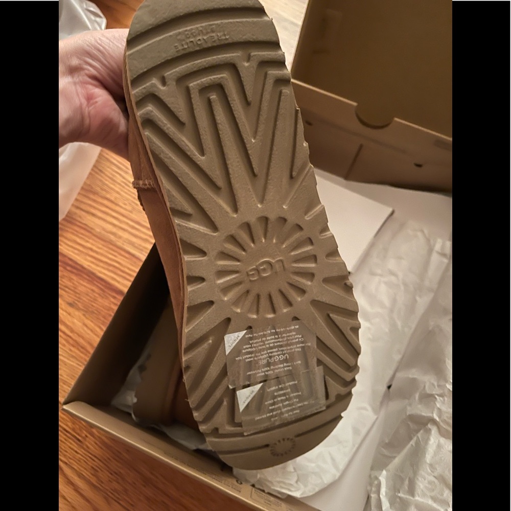 🐪 NEW WITH TAGS 🐪 Uggs Classic Ultra Mini size US 9 - Picture 8 of 13